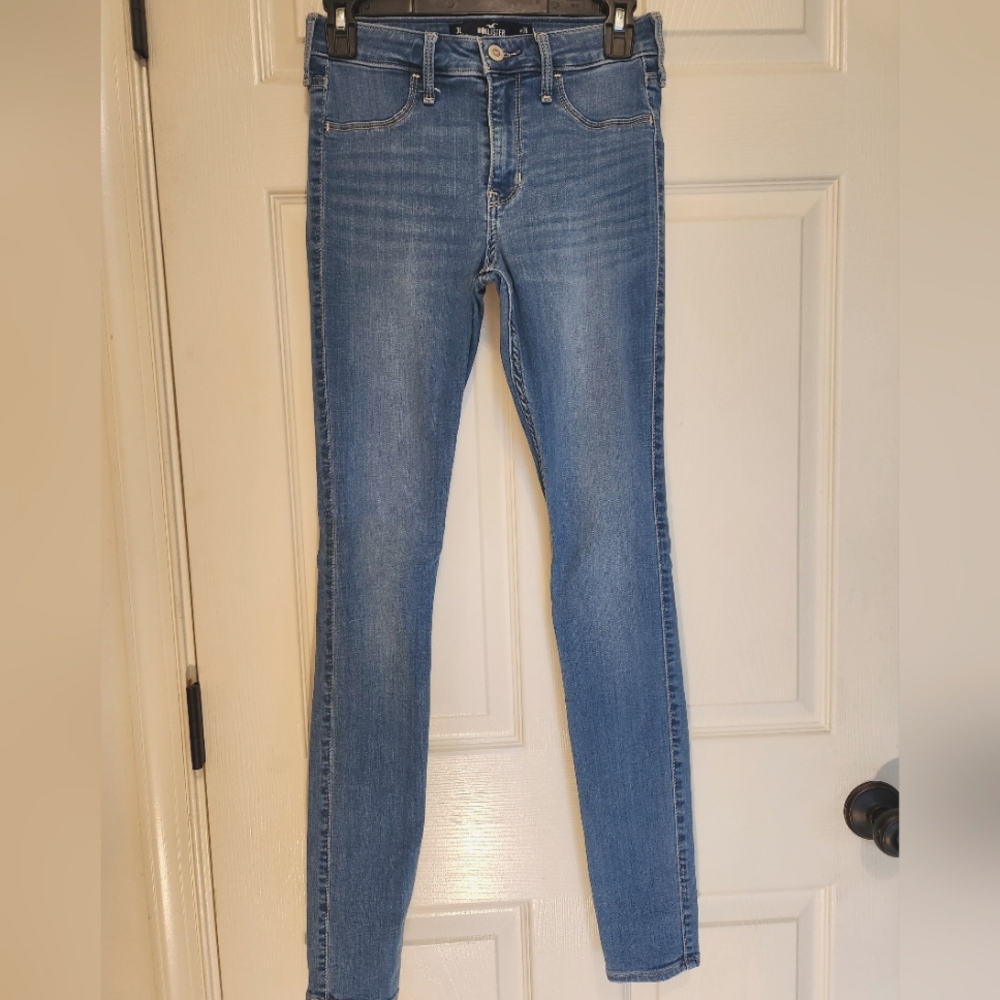 Hollister Medium Wash Jeans, Size 3 Long